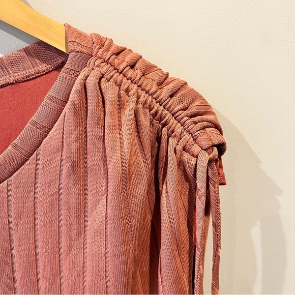 Gilli Short Sleeve Mini Dress - Picture 2 of 4